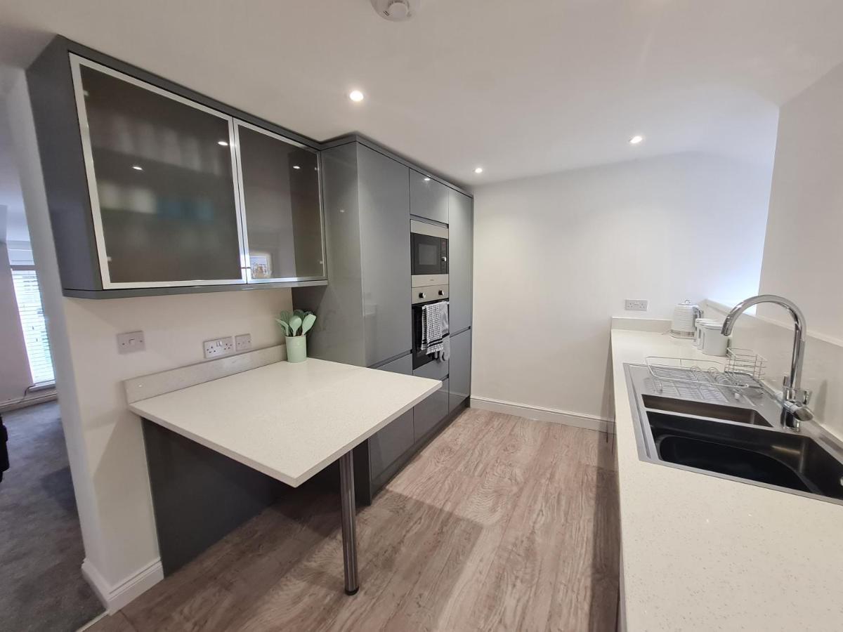Perfect Location 3 Bed Serviced Apartment With Bike Storage For Bpw. Close To Brecon Beacons 梅瑟蒂德菲尔 外观 照片