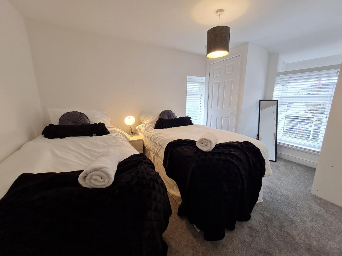 Perfect Location 3 Bed Serviced Apartment With Bike Storage For Bpw. Close To Brecon Beacons 梅瑟蒂德菲尔 外观 照片