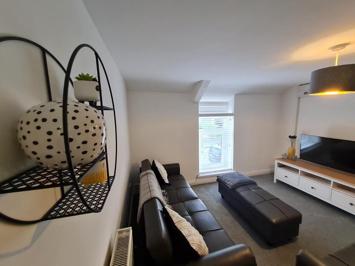 Perfect Location 3 Bed Serviced Apartment With Bike Storage For Bpw. Close To Brecon Beacons 梅瑟蒂德菲尔 外观 照片